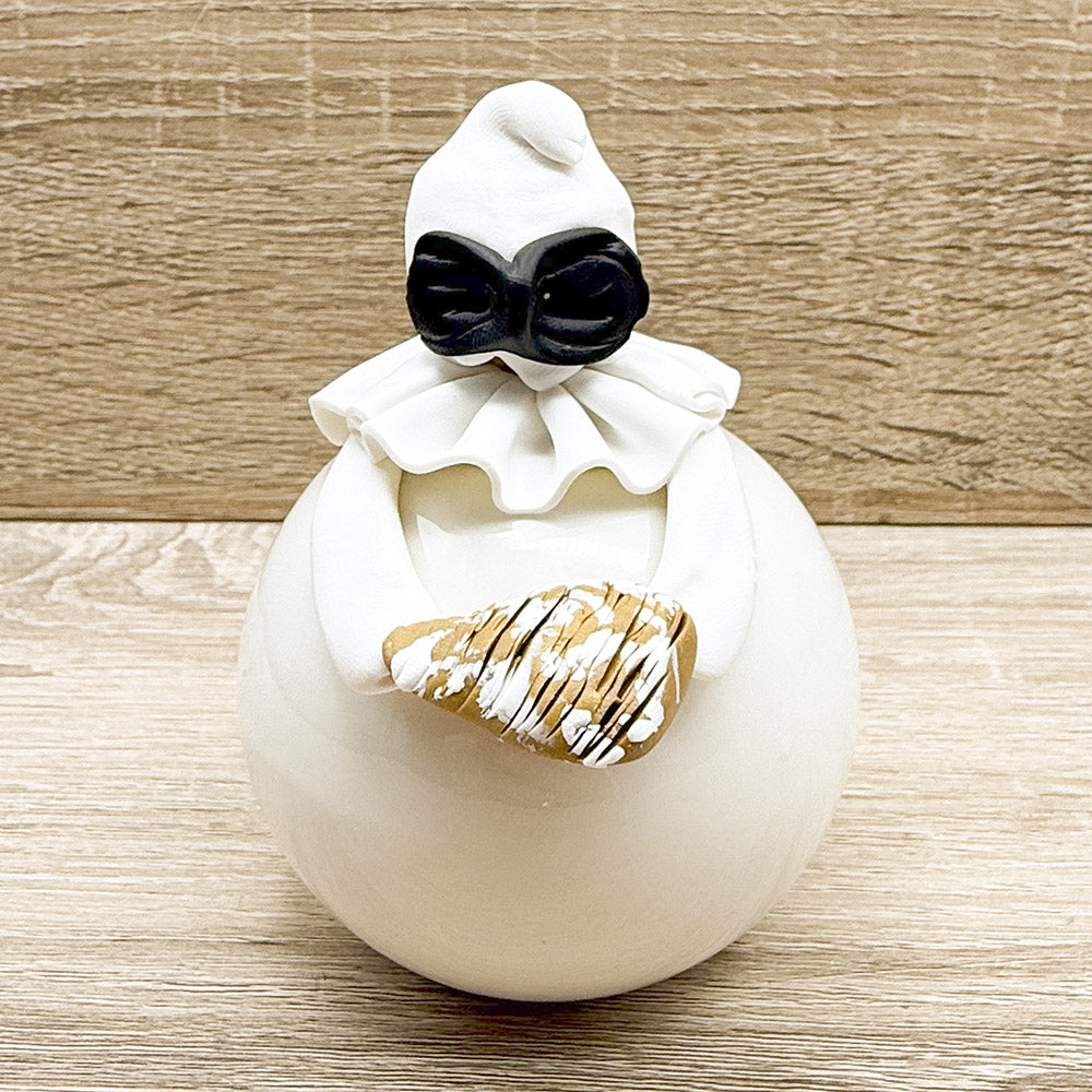Pulcinella con Sfogliatella Bella Napoli