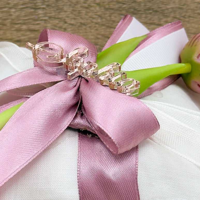 Cuscino Bianco Con Tulipani Rosa Orchidea Bomboniere