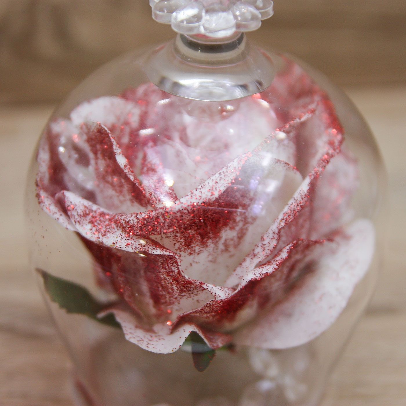 Campana Grande con Rosa Bianca e Glitter Rossi Via Margutta