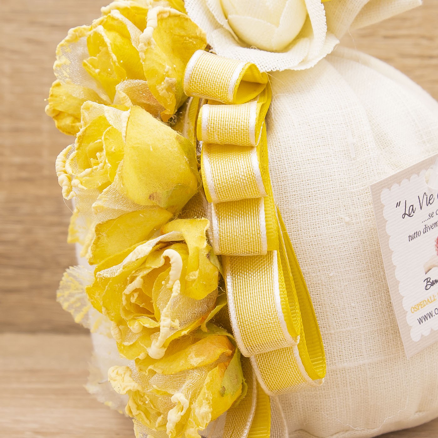 Sacchettone con Fiori Oro Personalizzato e Sali Profumati Francesi La Vie en Rose