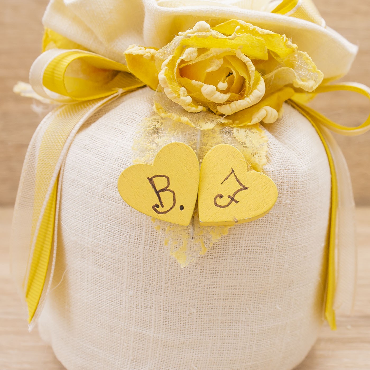 Sacchetto con Fiori Oro Personalizzato e Sali Profumati Francesi La Vie en Rose