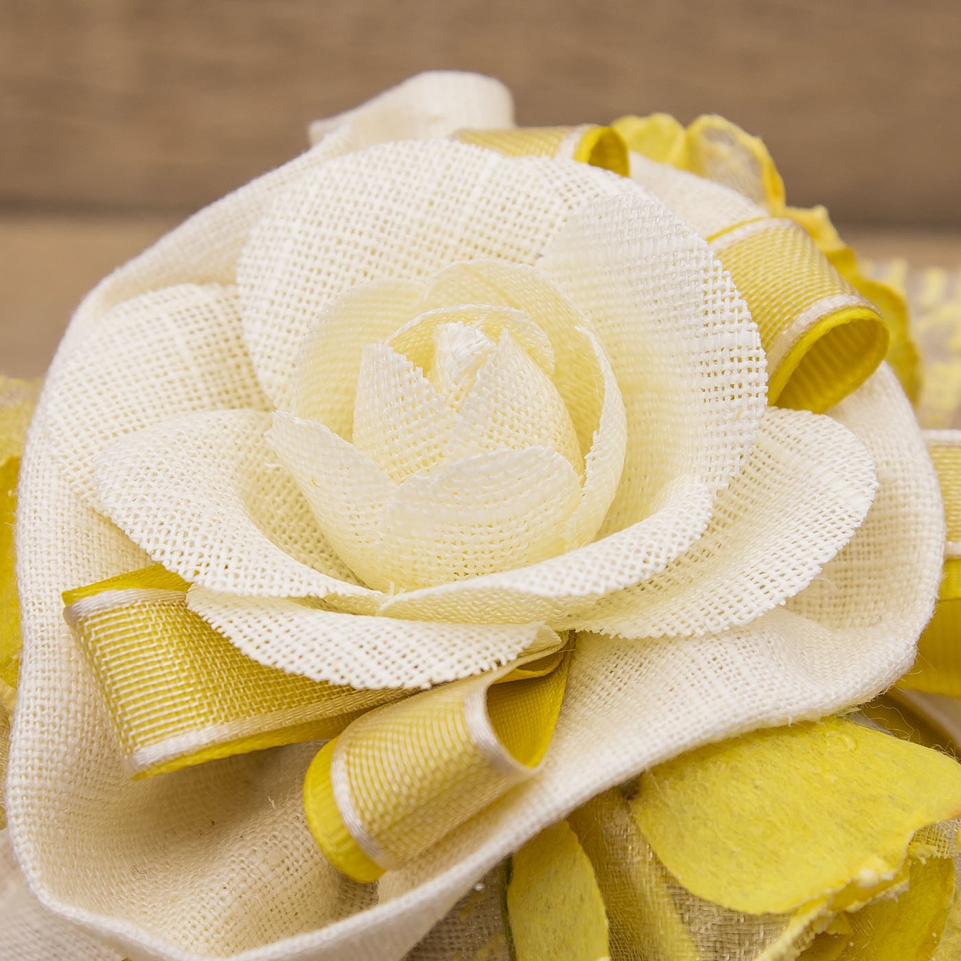 Sacchetto con Fiori Oro Personalizzato e Sali Profumati Francesi La Vie en Rose