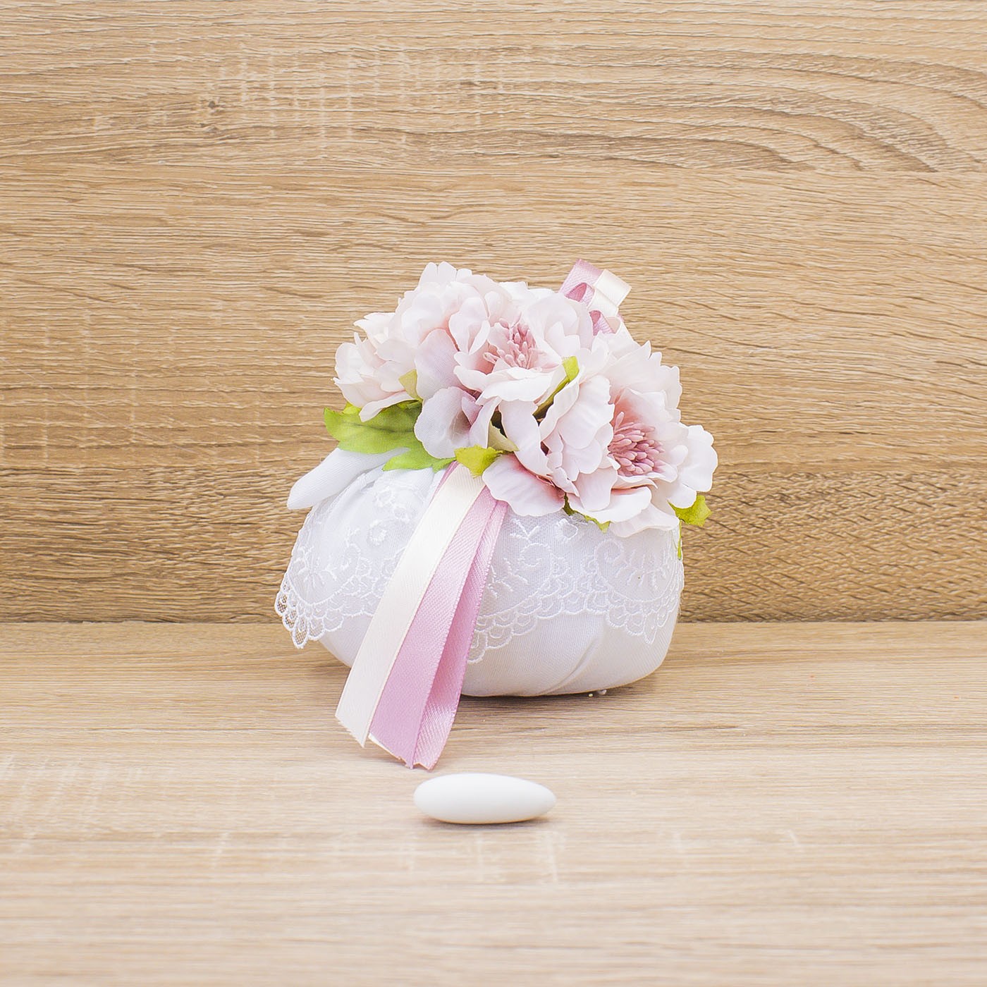 Sacchetto Puffo Bianco con Ricamo e Sali Profumati Francesi La Vie en Rose