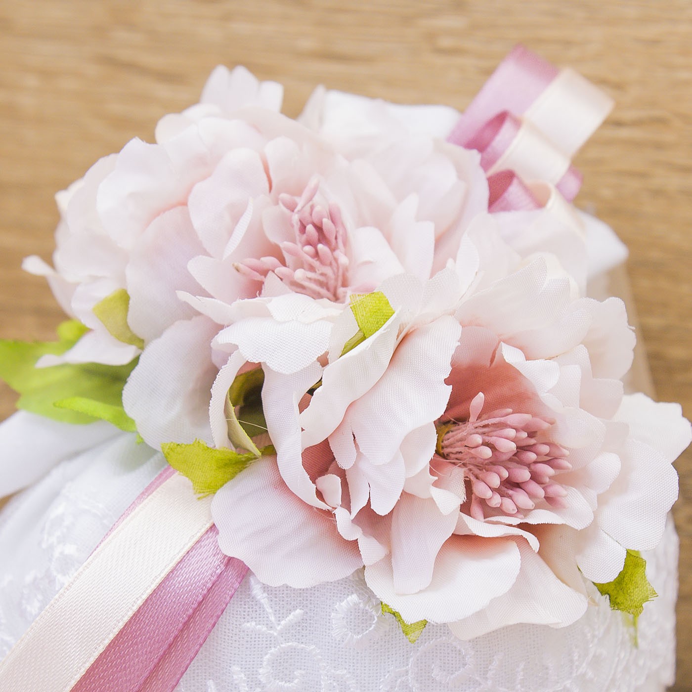 Sacchetto Puffo Bianco con Ricamo e Sali Profumati Francesi La Vie en Rose