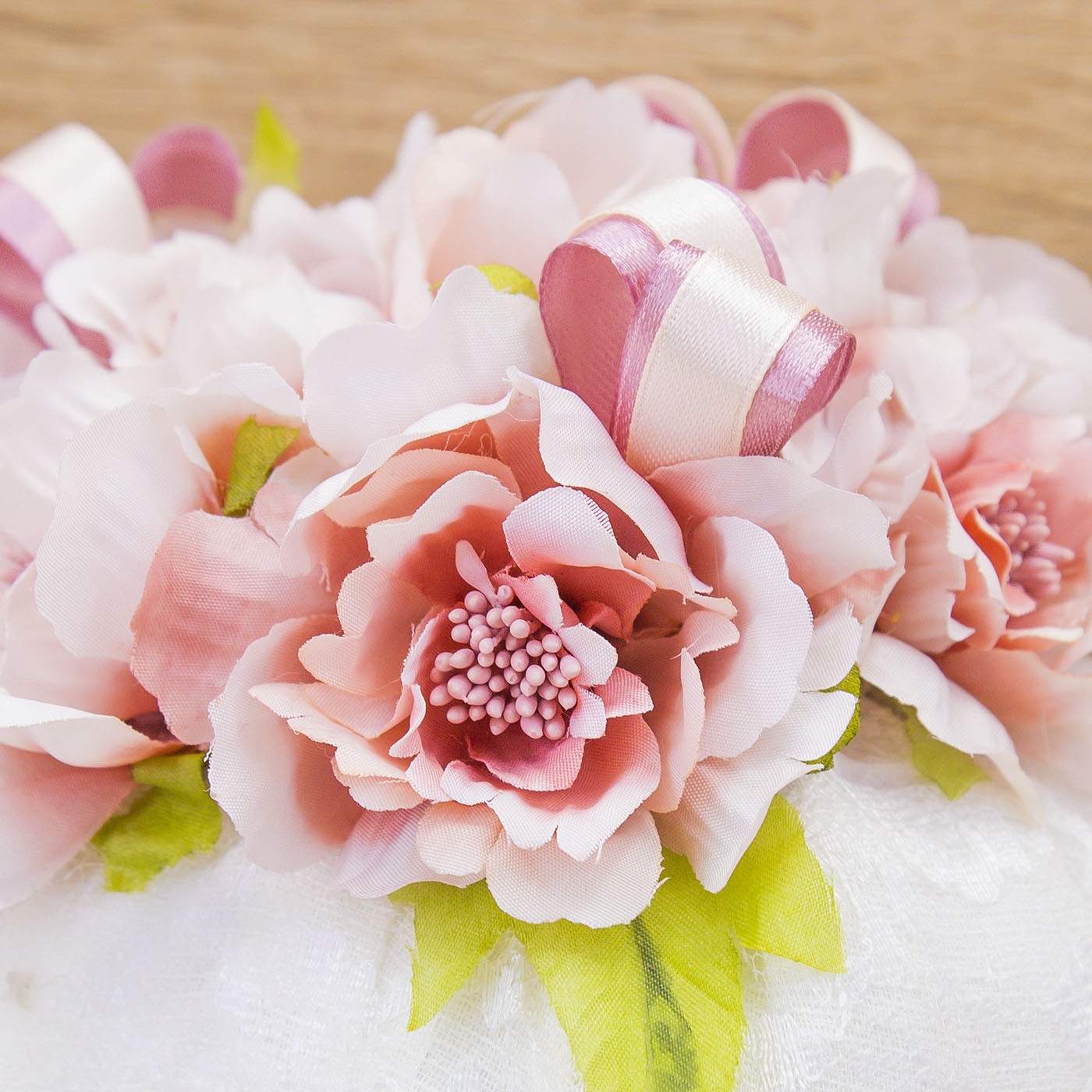 Sacchetto Bianco con Ricamo e Sali Profumati Francesi La Vie en Rose