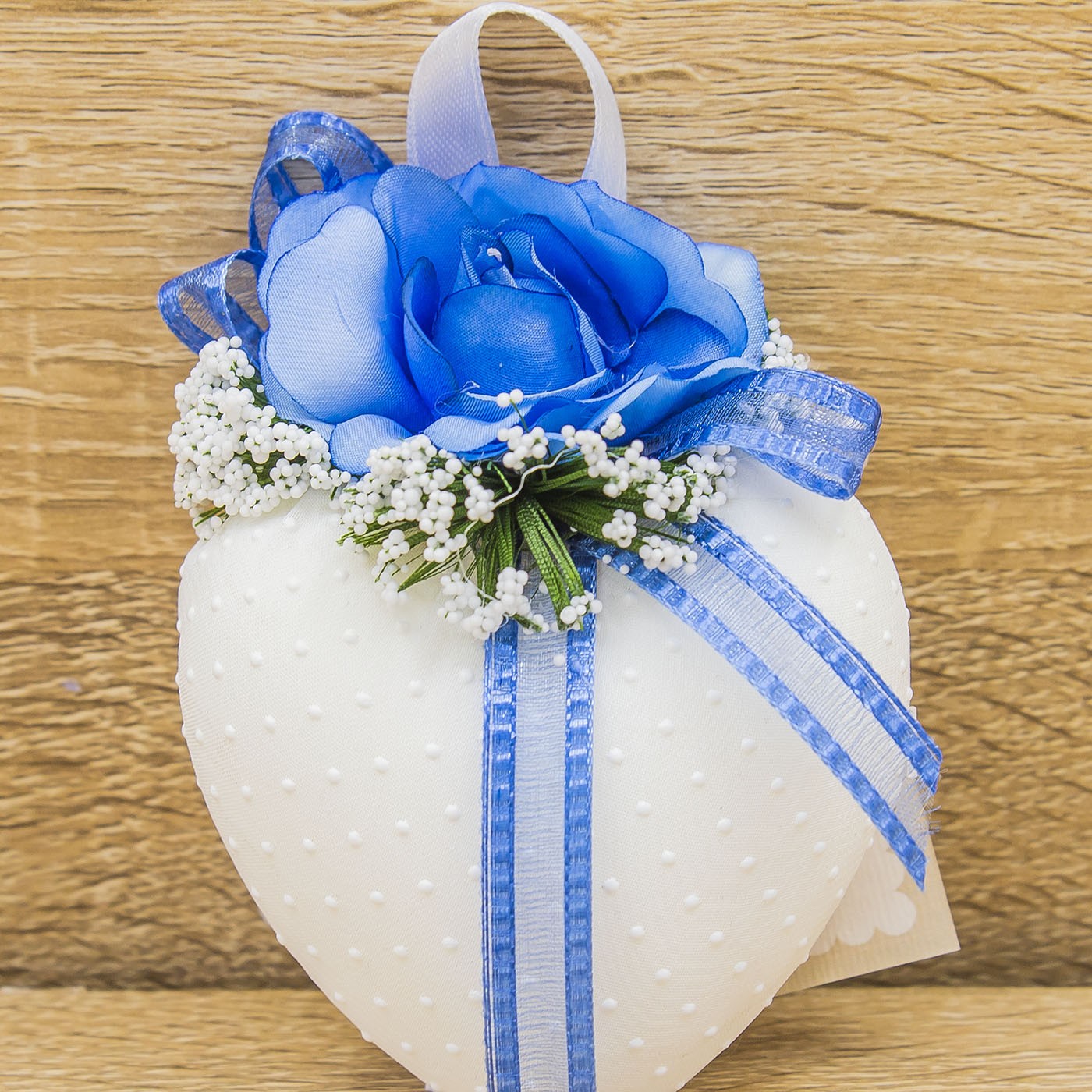 Sacchetto Cuore Bianco a Pois con Fiore Blu e Sapone Profumato La Vie en Rose