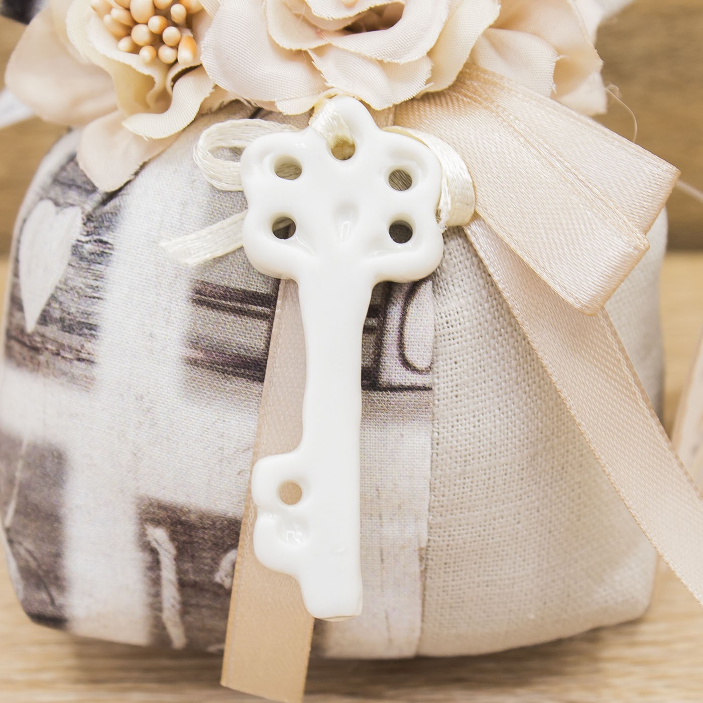 Sacchetto con Decori, Chiave, Fiorellini e Sali Profumati La Vie en Rose