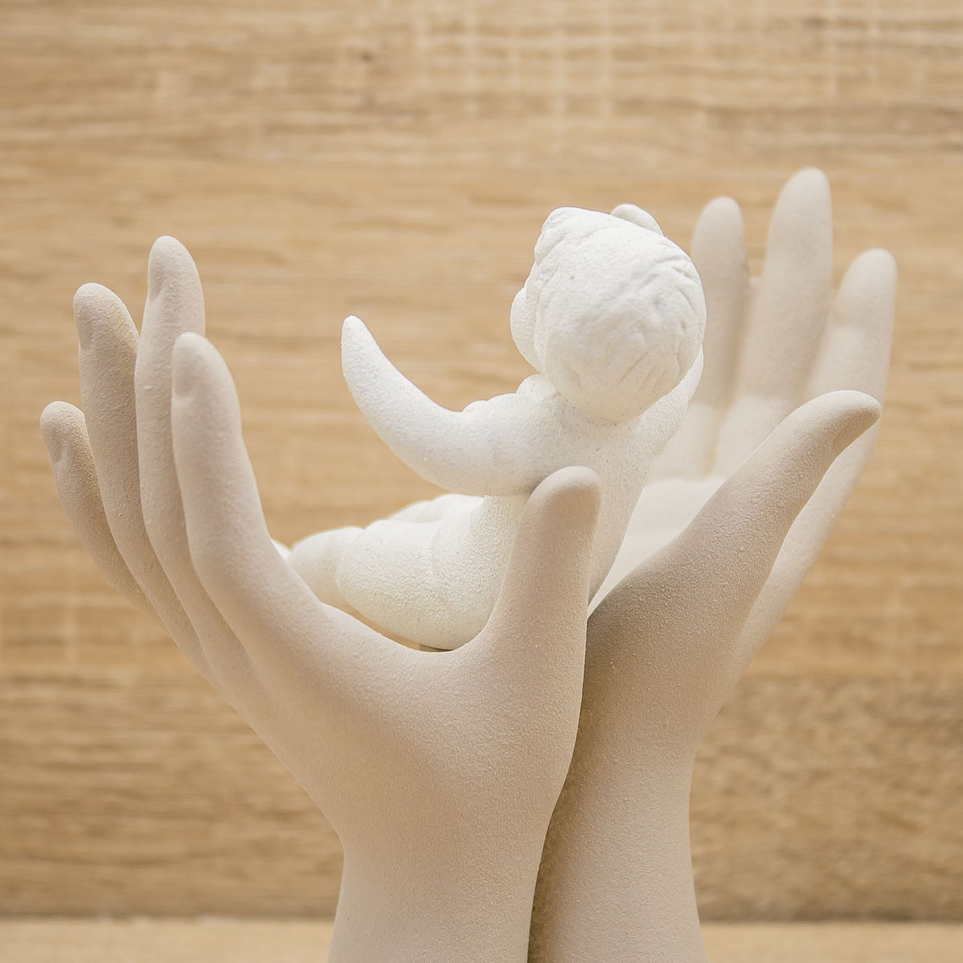 Mani Tortora con Bimbo Stone Italy