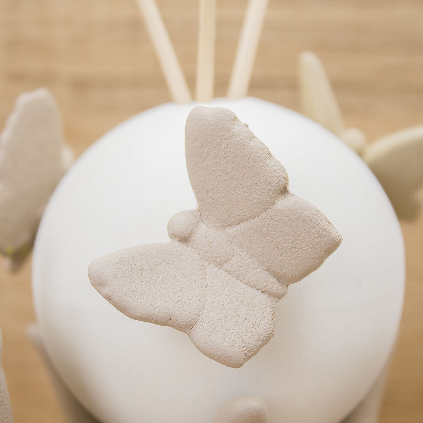 Profumatore Mani con Mappamondo e Farfalle Tortora Stone Italy