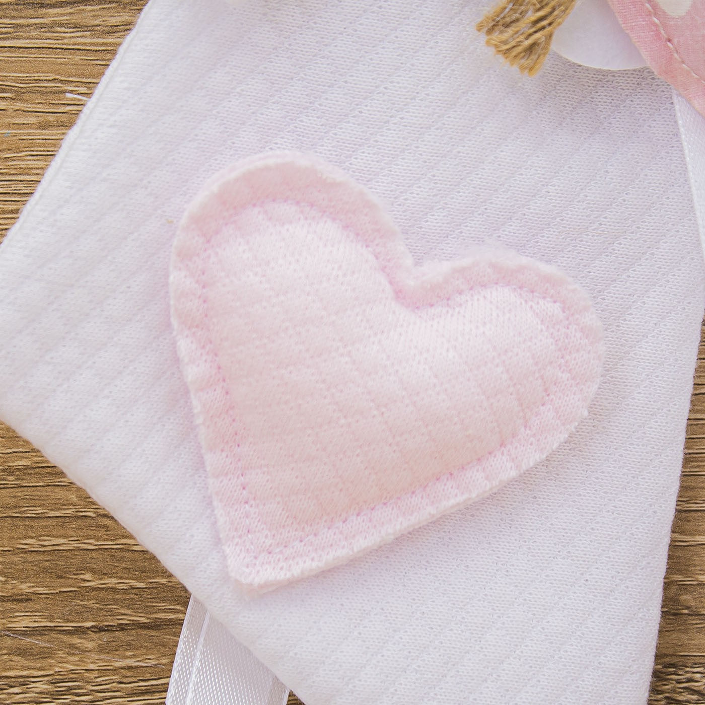 Coccarda Fiocco Bianco con Cuore e Angelo