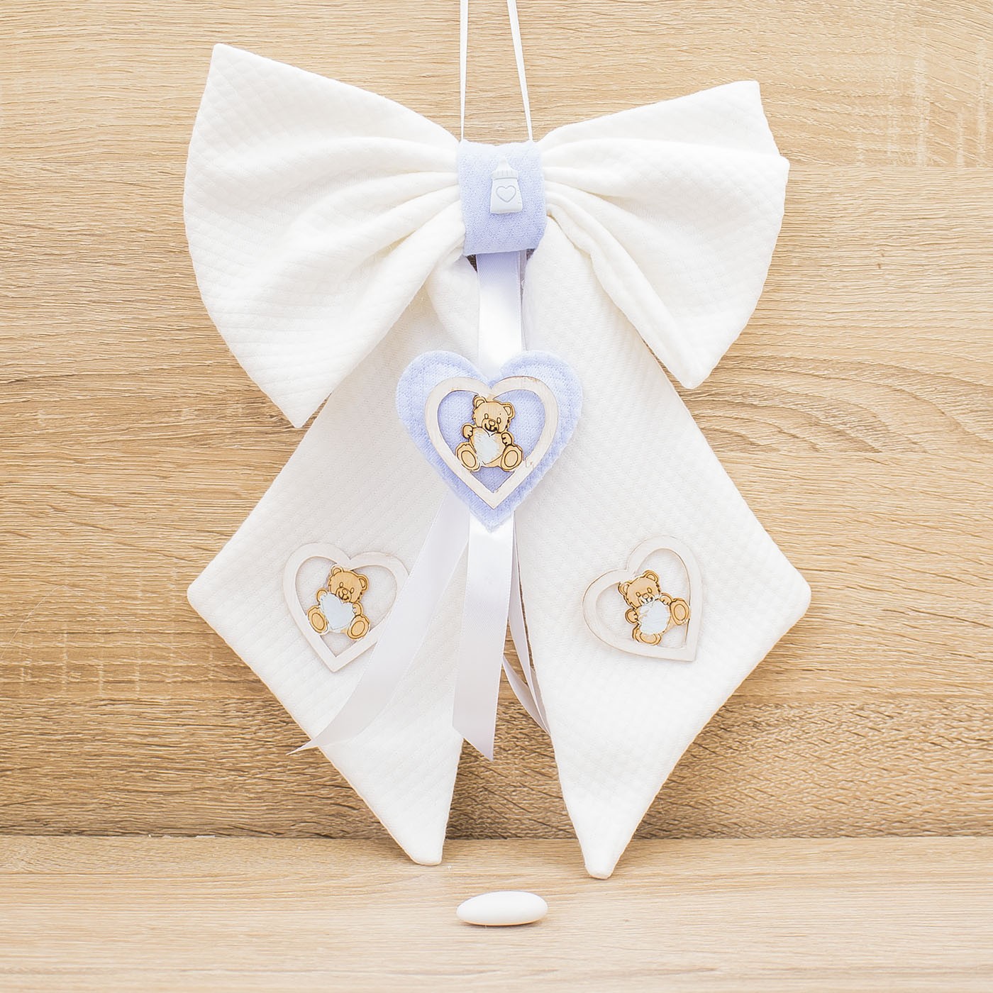 Coccarda Fiocco Bianco con Cuore Celeste e Orsetto