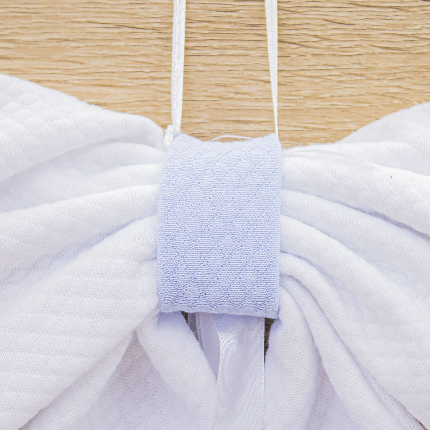 Coccarda Fiocco Bianco con Cuore Celeste Personalizzato