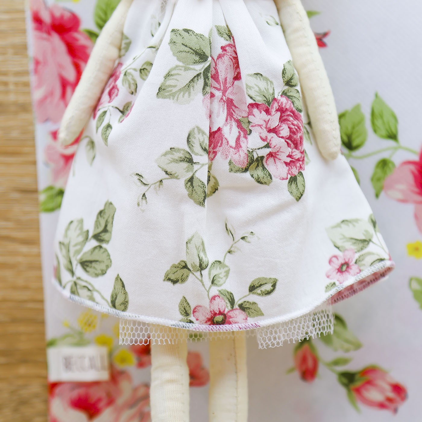 Bambola con Abito Floreale e Sacchetto con Rose Beccalli for Life