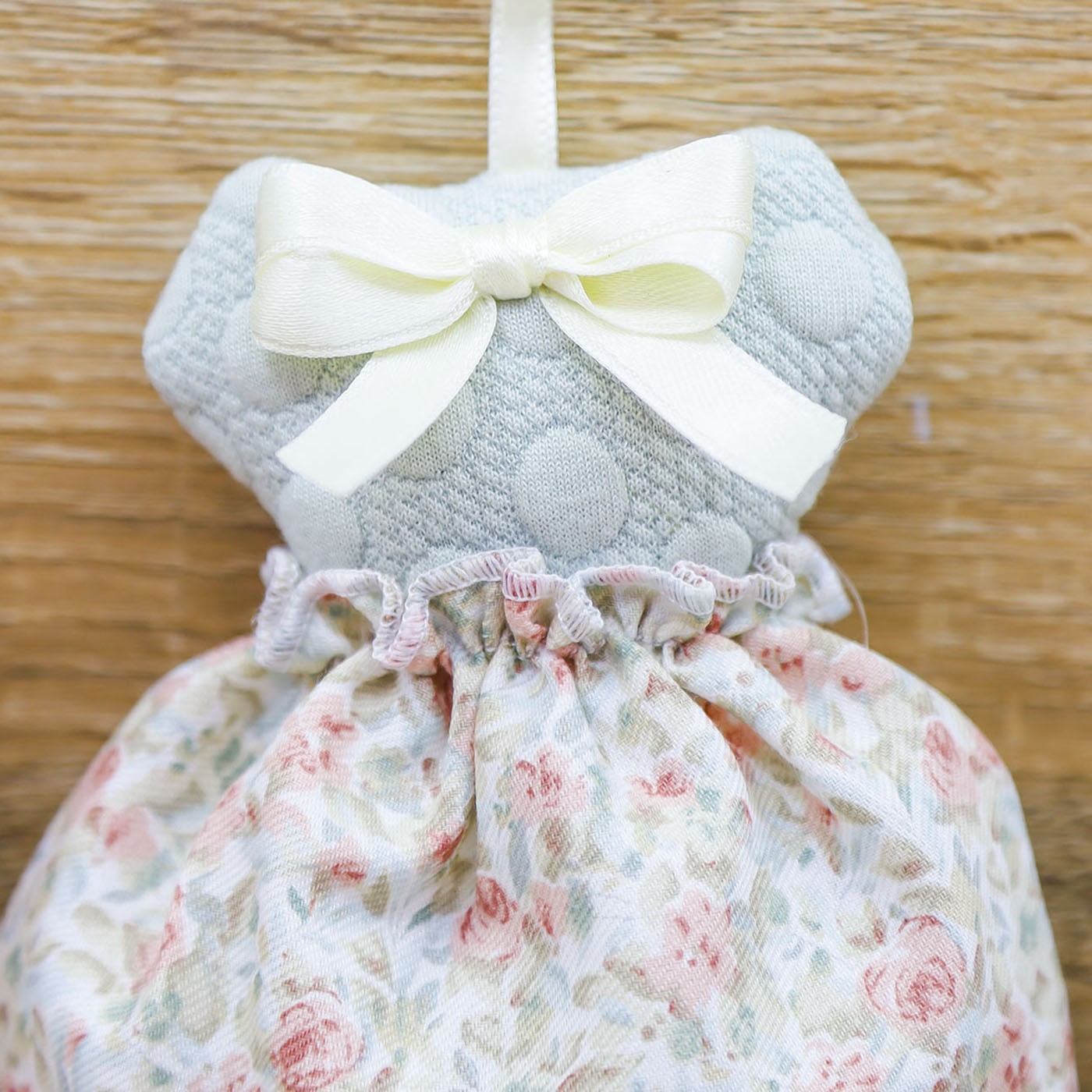 Vestito Profumato con decori di Fiori e Sacchetto con Rose Beccalli for Life