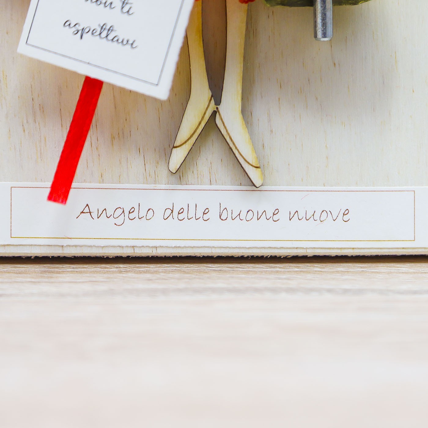 Bimba/Angelo delle Buone Nuove con Campana e Abito Quadri Rossi Beccalli