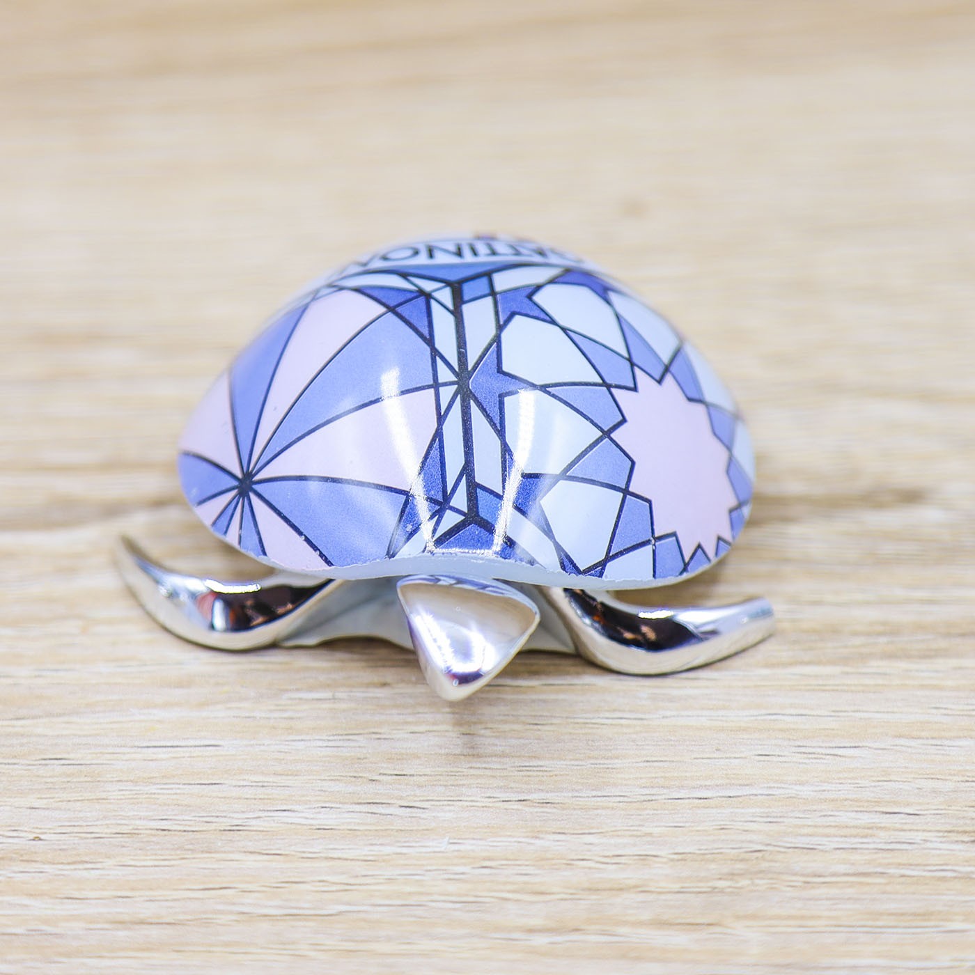 Tartaruga Argento Piccola e Corazza con Decori Blu Gattinoni