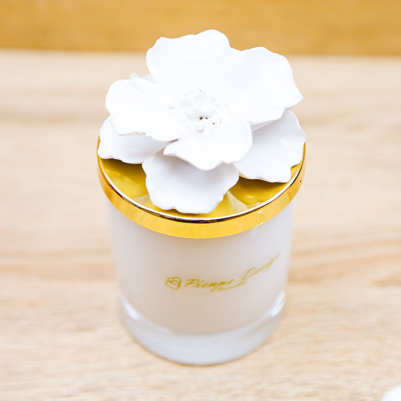 Candela Profumata con Fiore Bianco Pienne Design