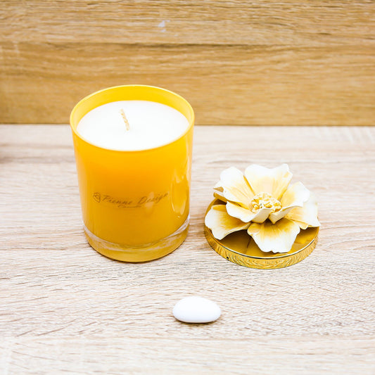 Candela Profumata con Fiore Ocra Pienne Design