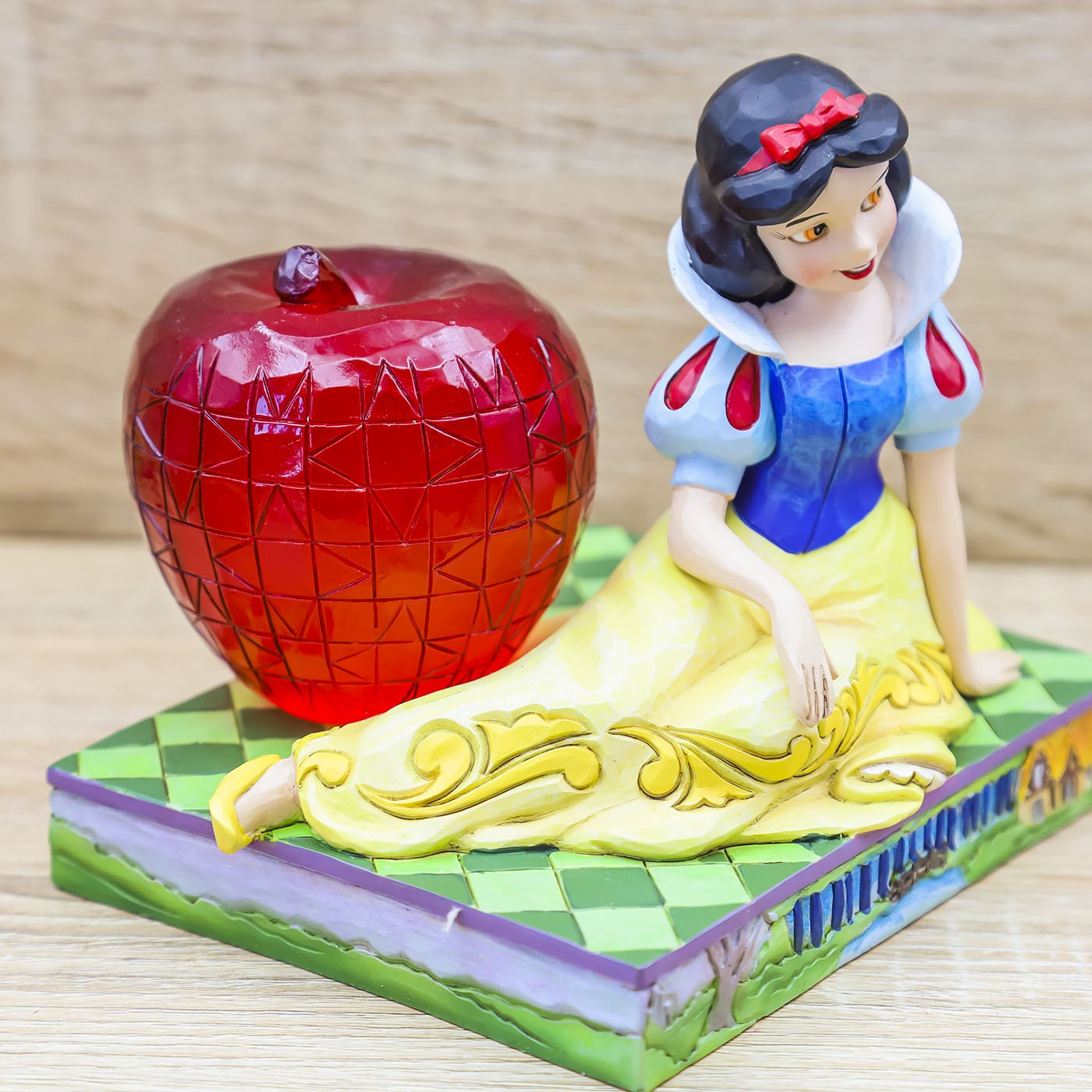 Principessa Biancaneve con Mela Disney Traditions