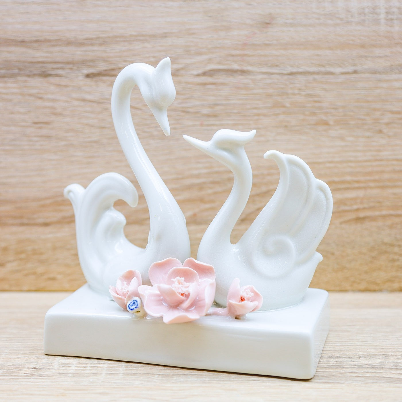 Led Cigni Innamorati Porcellana di Capodimonte