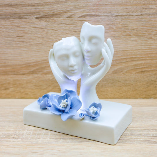 Statua Led "Volti d'Amore" Porcellana di Capodimonte