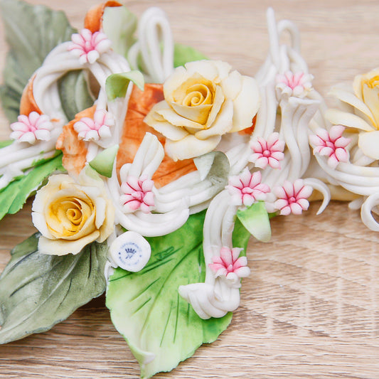 Tralcio di Rose Gialle Linea Rose Porcellana di Capodimonte