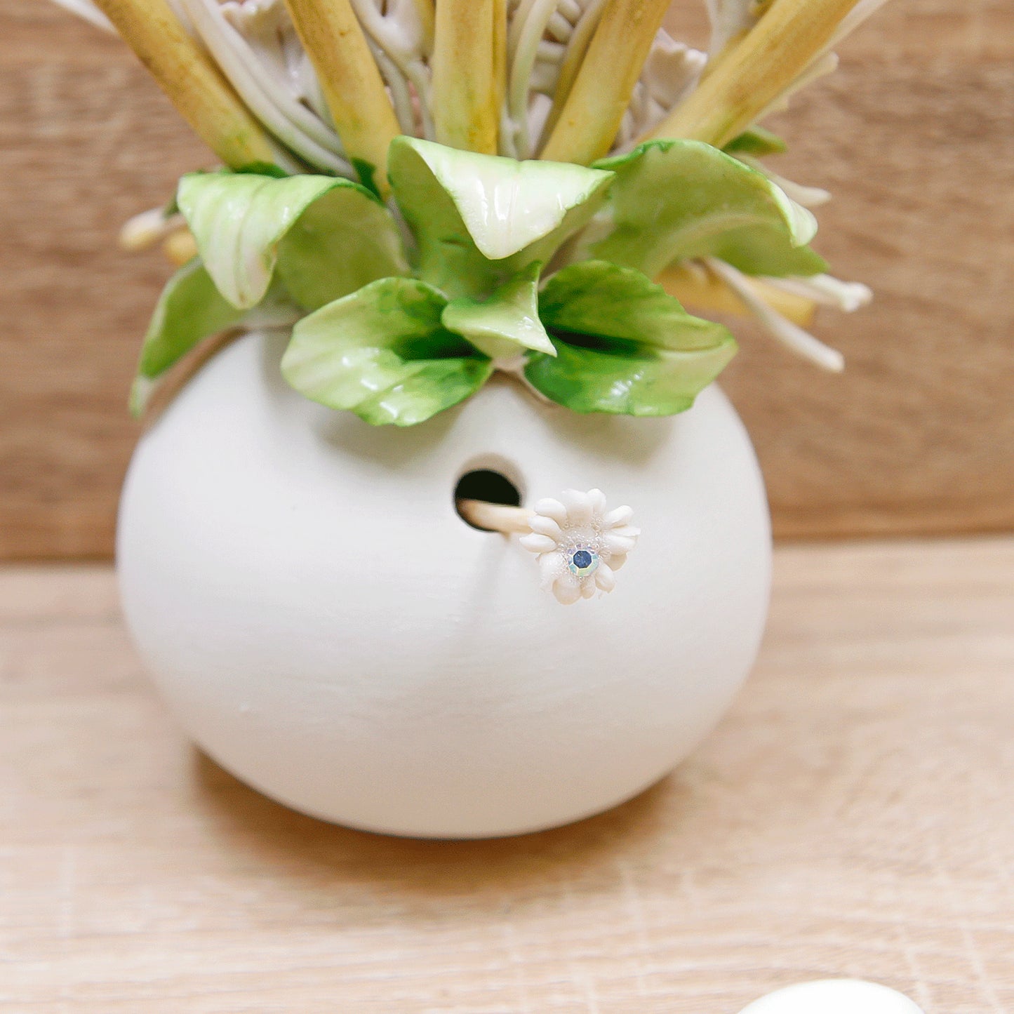 Profumatore Tondo Medio Linea Fiorellini Porcellana di Capodimonte