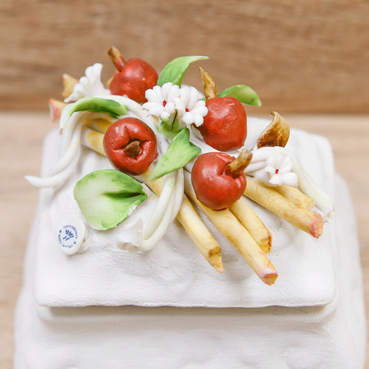 Portagioie Mele e Fiorellini Linea Mele Porcellane di Capodimonte