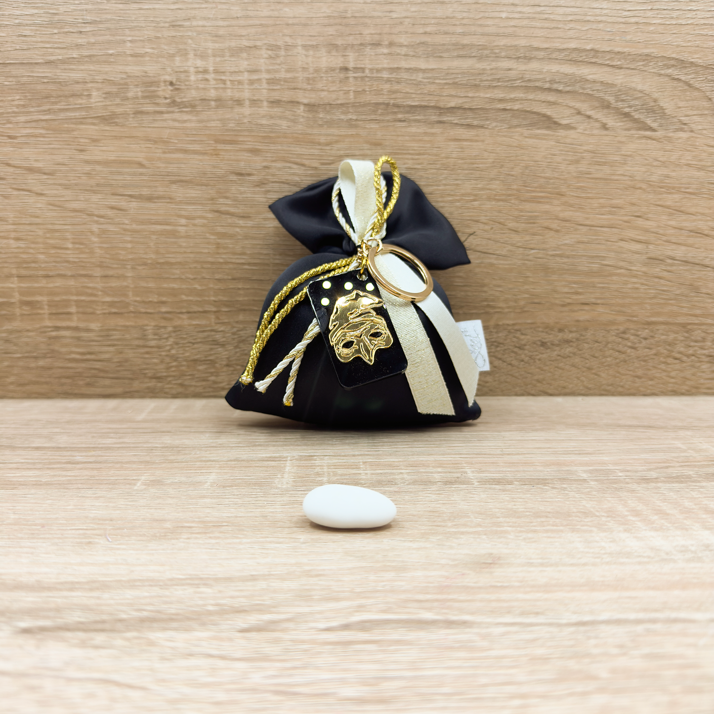 Sacchetto Con Portachiavi Con Pulcinella Orchidea Bomboniere