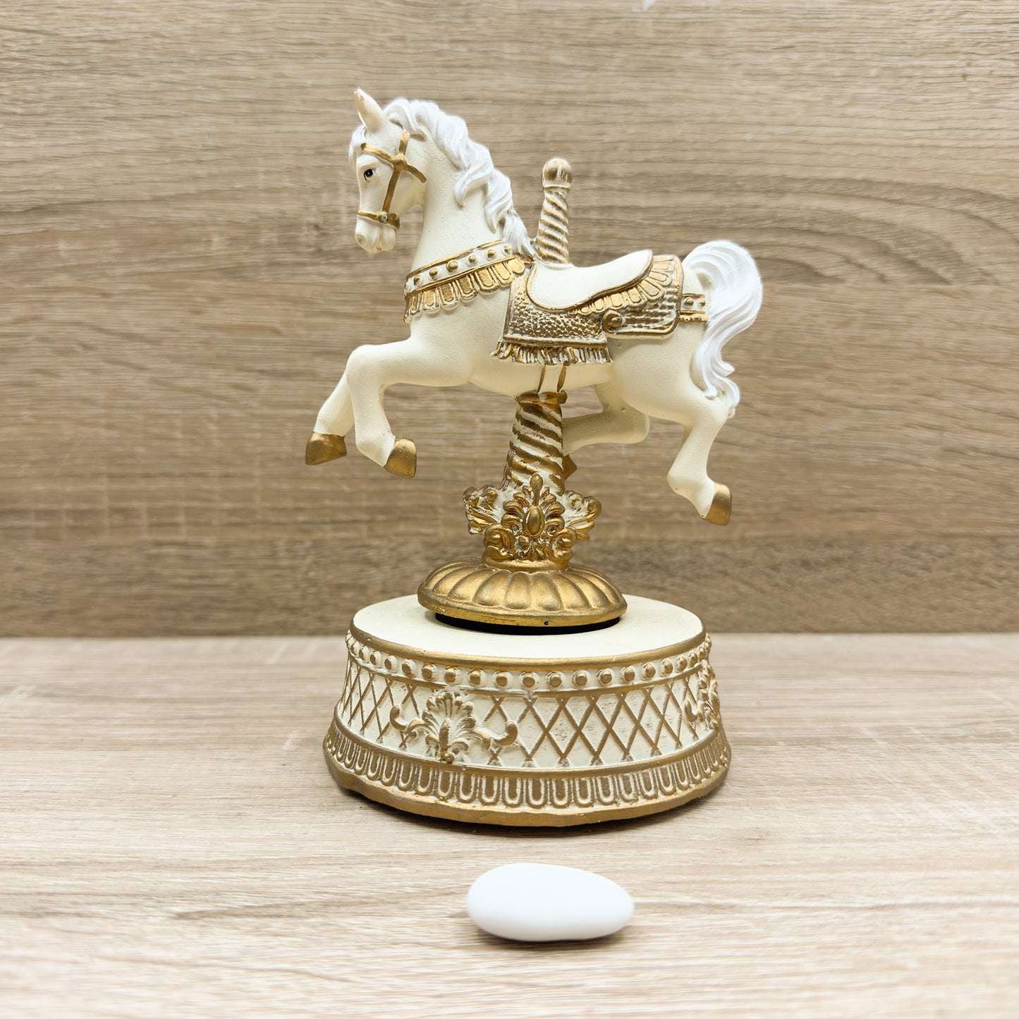Carillon Cavallo Bianco Mandorle by Paben