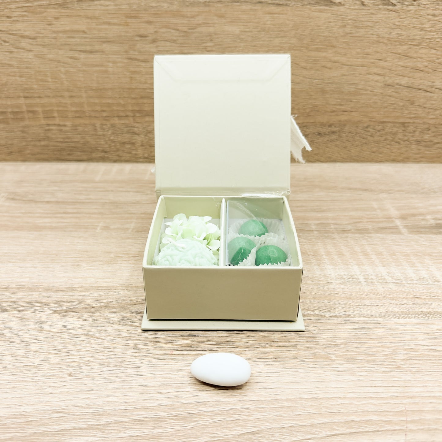 Scatolina Con Confetti E Candela Rosa Verde Orchidea Bomboniere
