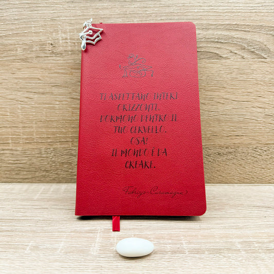 Blocco Note Rosso e Matita con Ciondolo Cappello Laurea Tabor