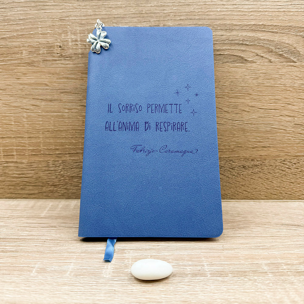 Blocco Note Blu e Matita con Ciondolo Quadrifoglio Tabor