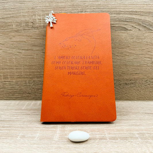 Blocco Note Arancio e Matita con Ciondolo Albero della Vita Tabor