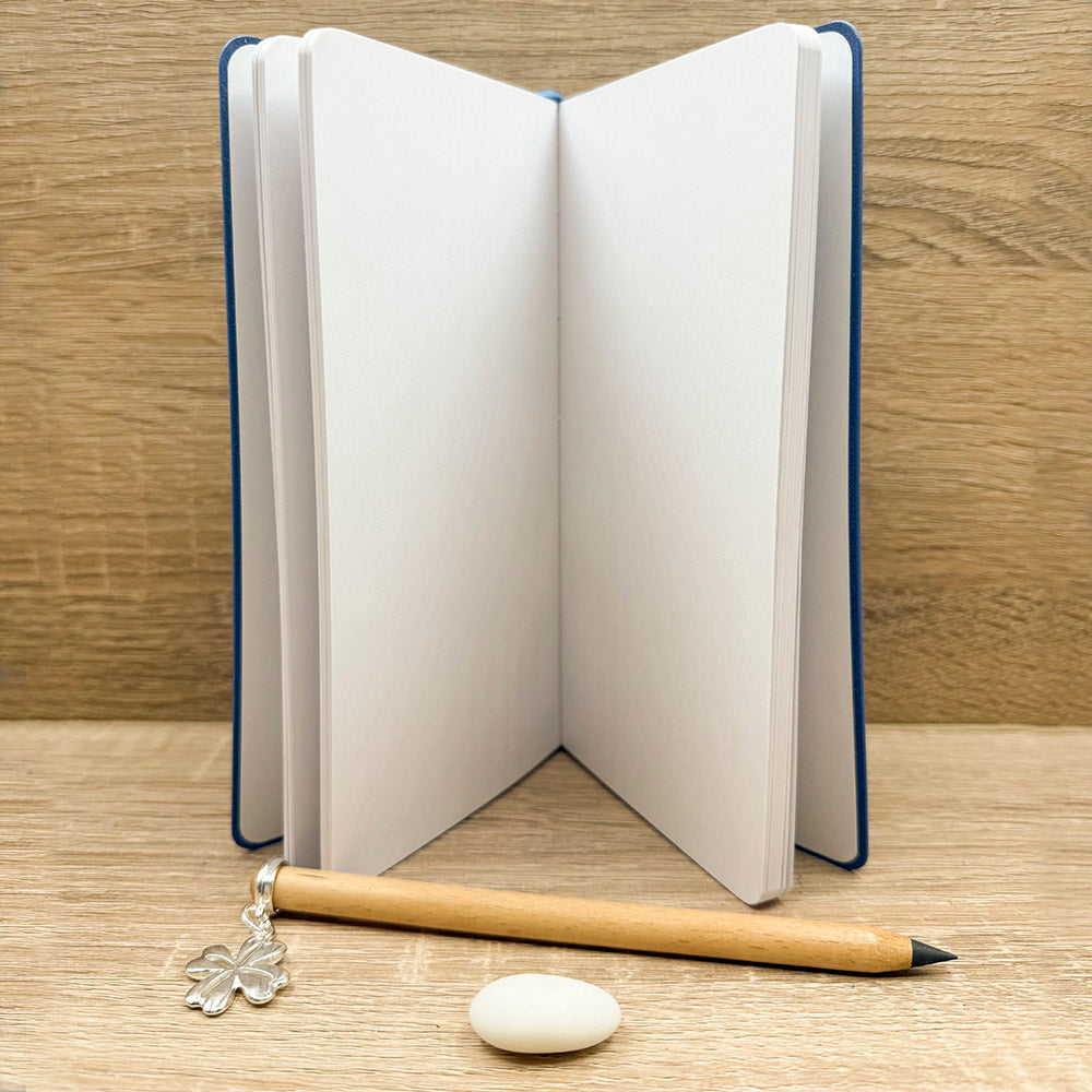 Blocco Note Blu e Matita con Ciondolo Quadrifoglio Tabor