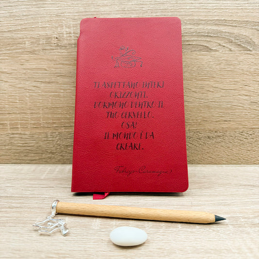 Blocco Note Rosso e Matita con Ciondolo Cappello Laurea Tabor