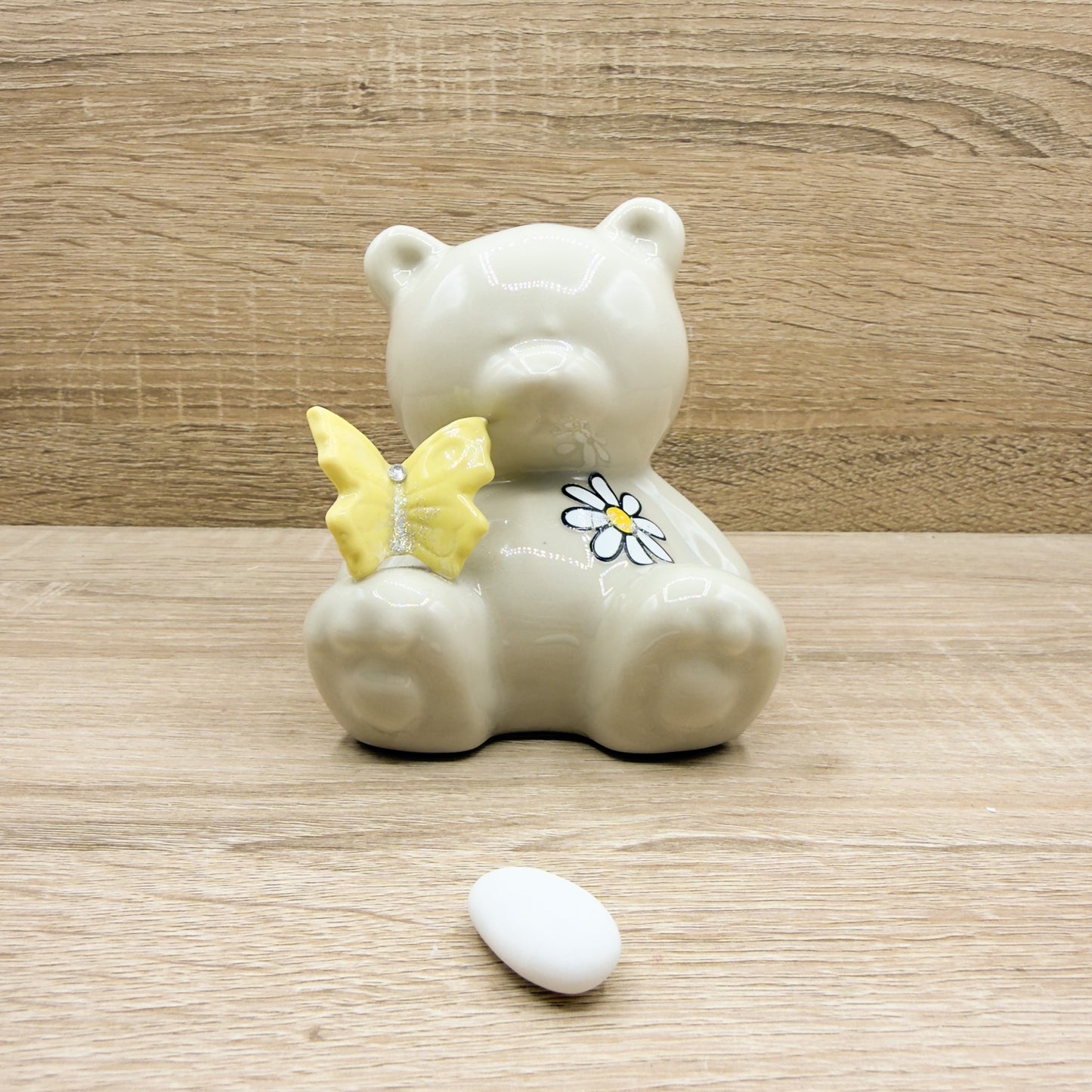 Salvadanaio Orsetto Beige Con Farfalla Gialla Orchidea Bomboniere