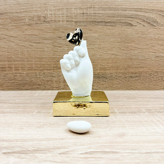 Mano In Gesso Su Base Oro Con Cuore Claraluna