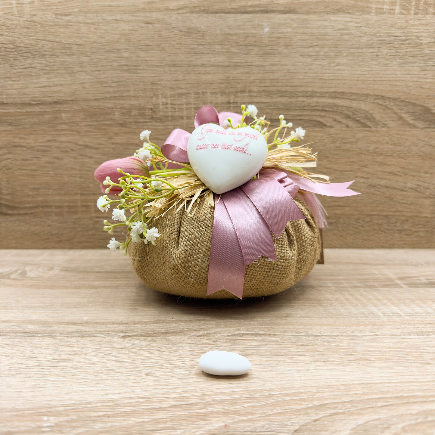 Sacchetto Con Tulipano Rosa E Cuore Bianco Orchidea Bomboniere