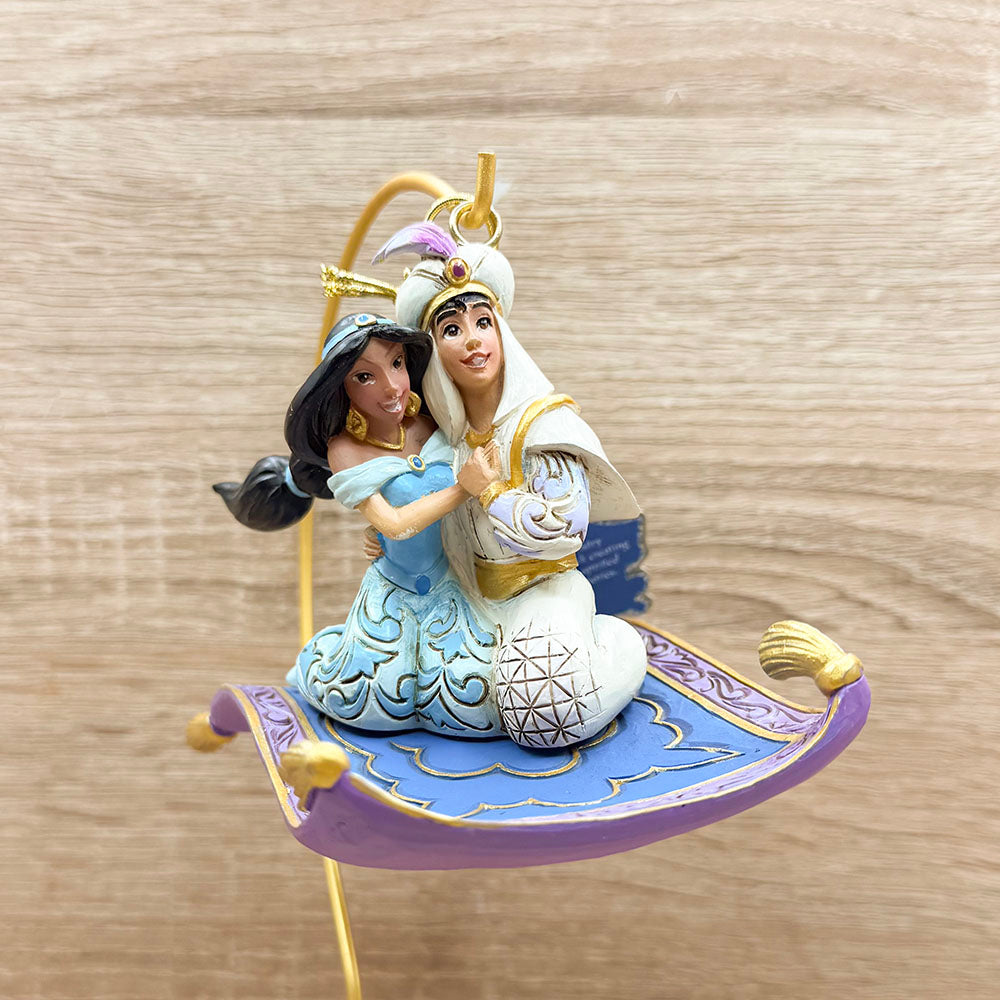 Aladino e Jasmin in volo sopra Agraba Disney Traditions