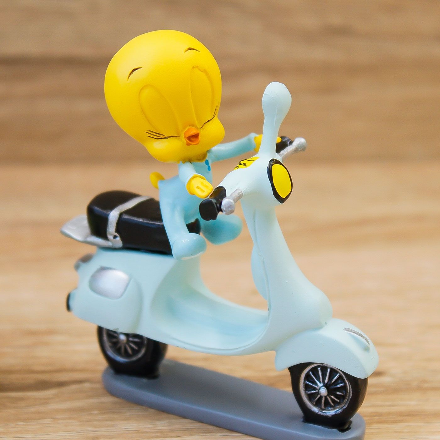 Titti su vespa Looney Tunes