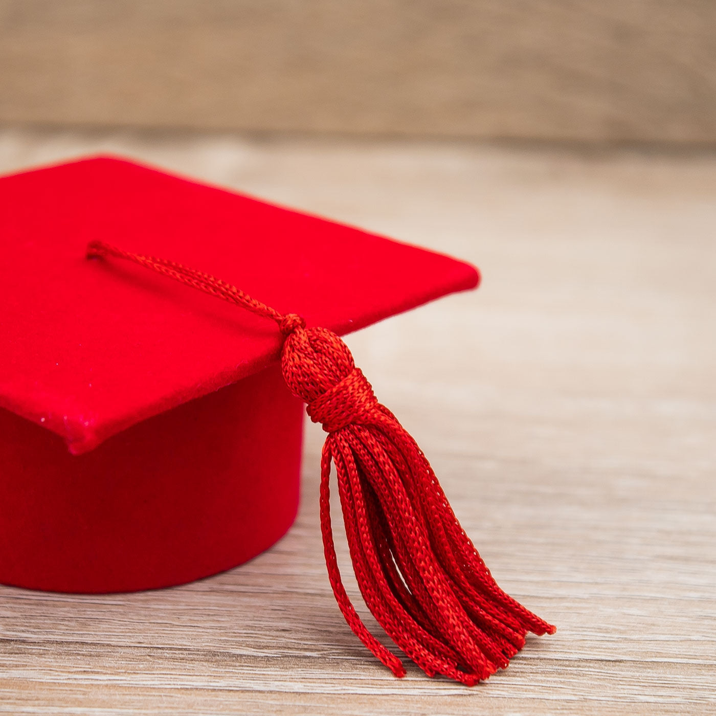 Cappello Portaconfetti Rosso Laurea