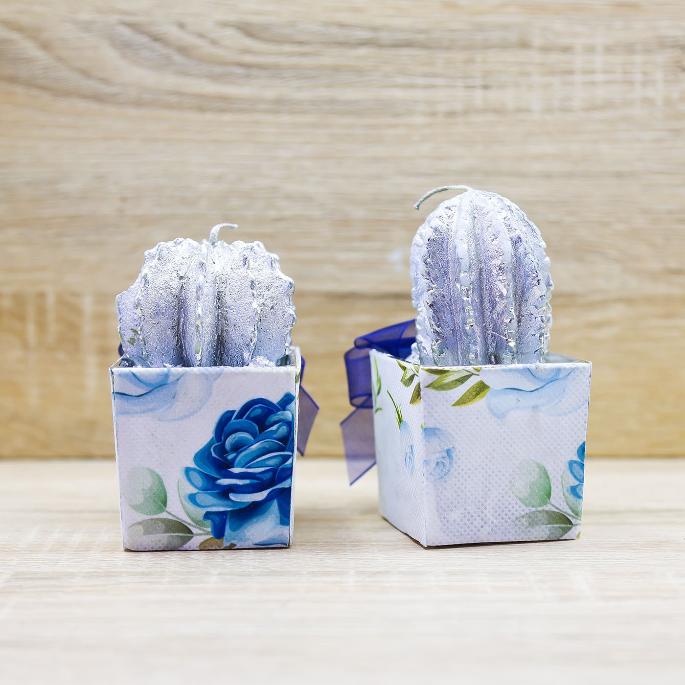 Candela Cactus con Decori di Fiori Blu