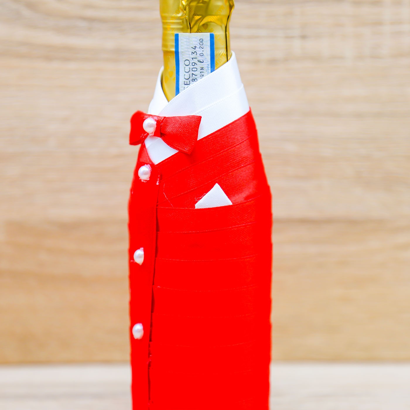 Prosecco con Abito Elegante Rosso Averla